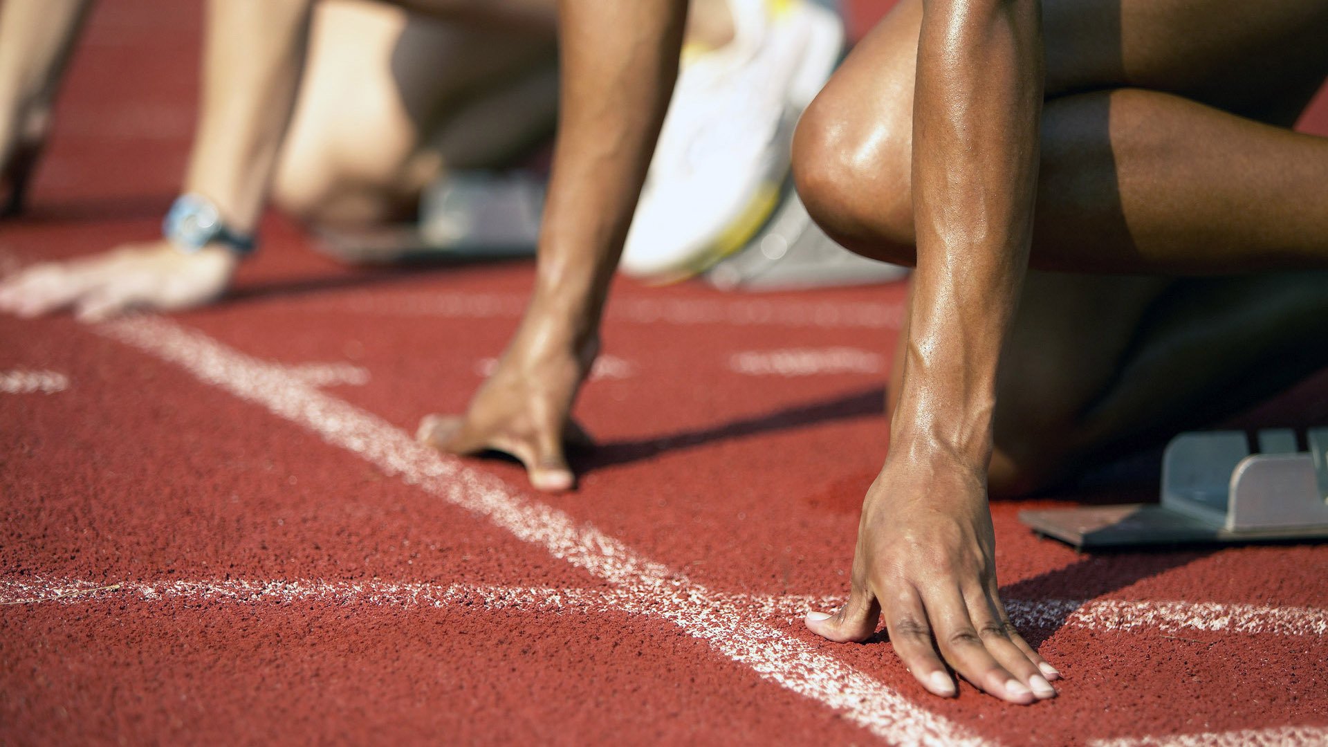 特斯·冯·迪克：领导南非队中场的攻防转换，调度球场节奏，冯 斯特拉客